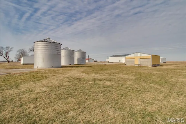 $349,900 | 7067 Oak Avenue, Raymond, IL 62560