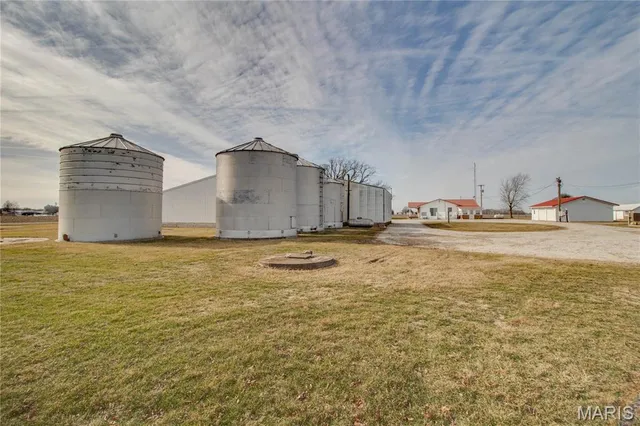 $349,900 | 7067 Oak Avenue, Raymond, IL 62560