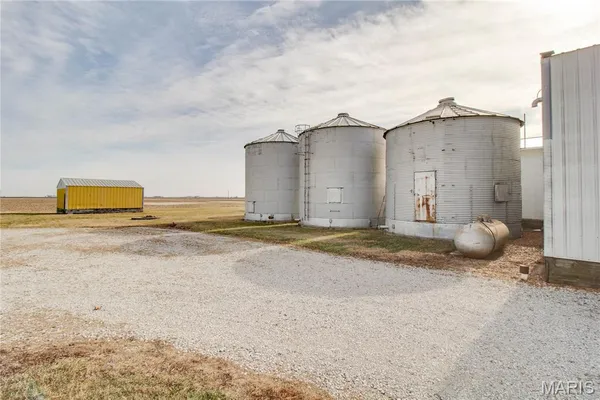 $349,900 | 7067 Oak Avenue, Raymond, IL 62560