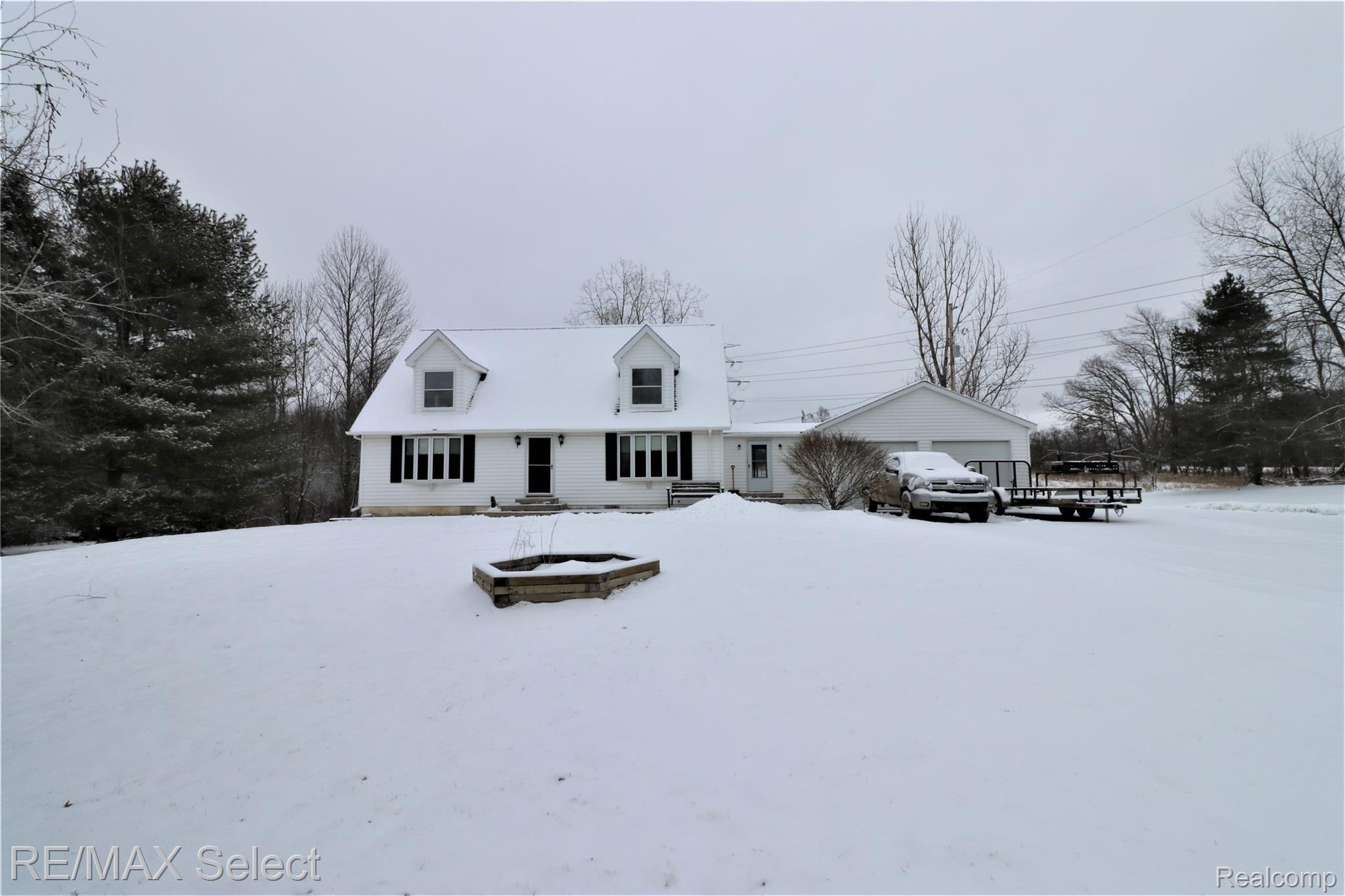 10438 Rustic Rdg Lane Fenton, MI 48430 - Photo 3 of 28 front 2.jpg