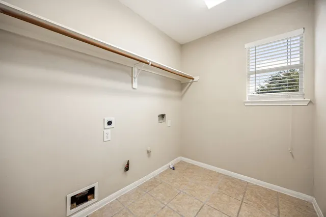 a view of utility room