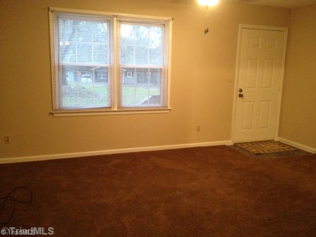 901 Garrison Road Reidsville, NC 27320 - Photo 3 of 15 Living Room.