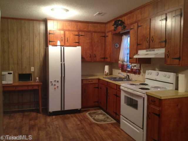 901 Garrison Road Reidsville, NC 27320 - Photo 6 of 15 Kitchen.
