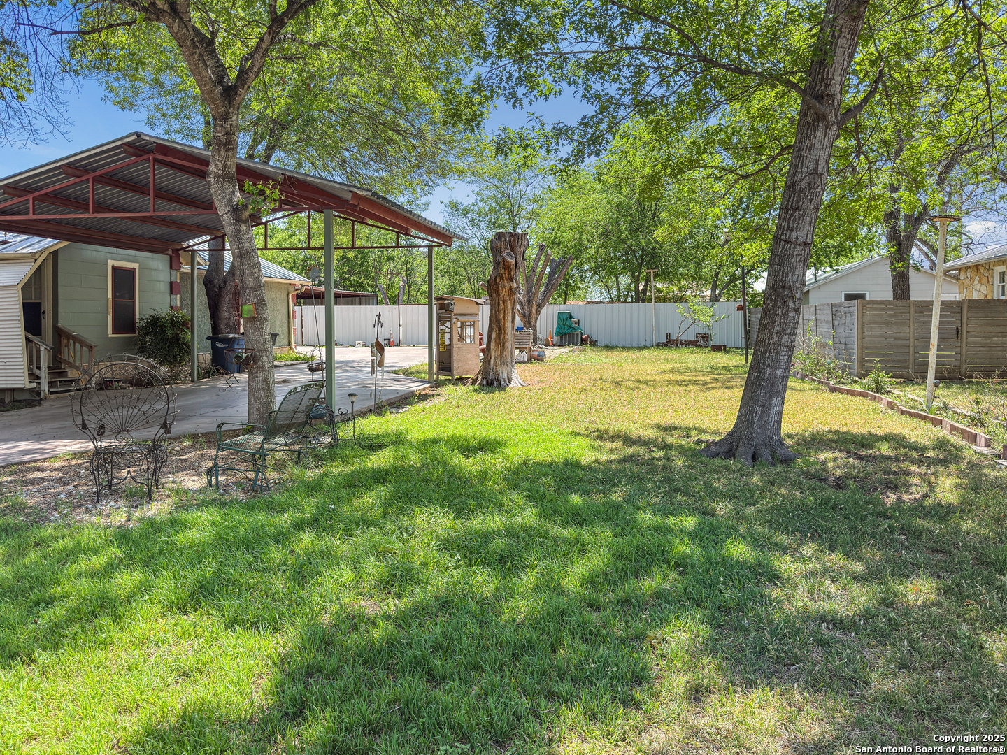 1175 West Coll Street New Braunfels, TX 78130 - Photo 2 of 19