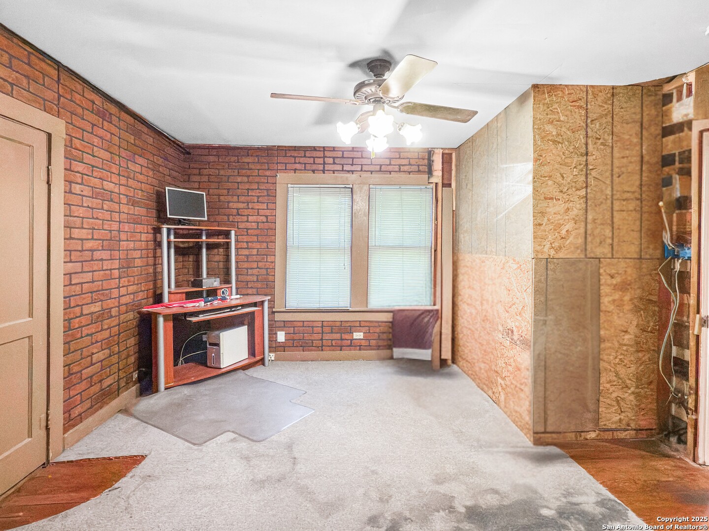 1175 West Coll Street New Braunfels, TX 78130 - Photo 9 of 19