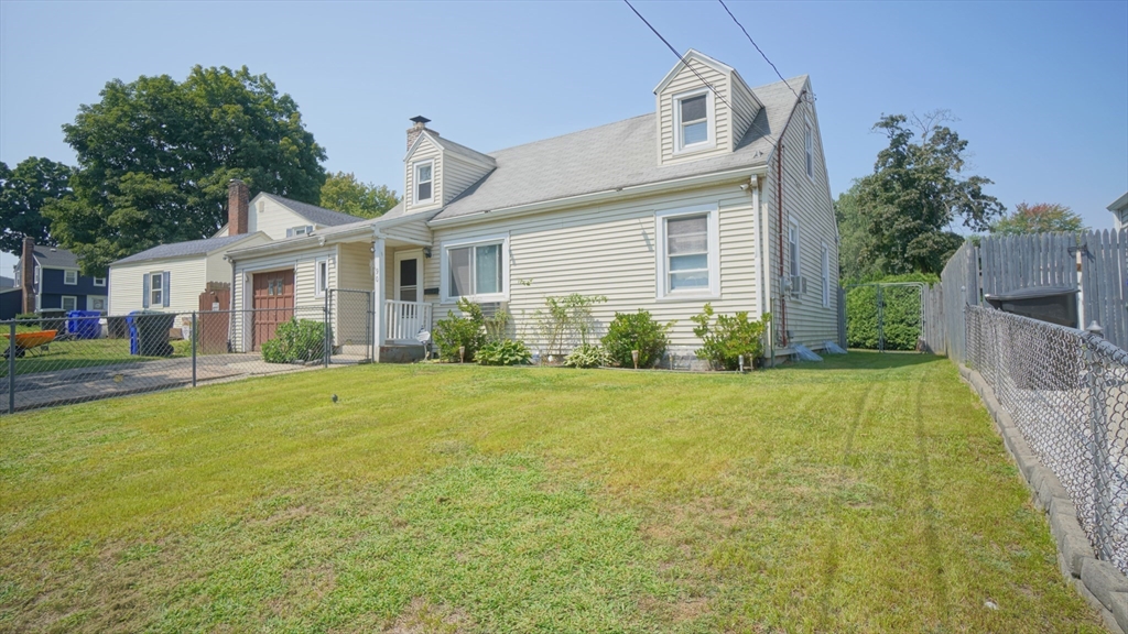 90 Bessemer Street Springfield, MA 01104 - Photo 4 of 42