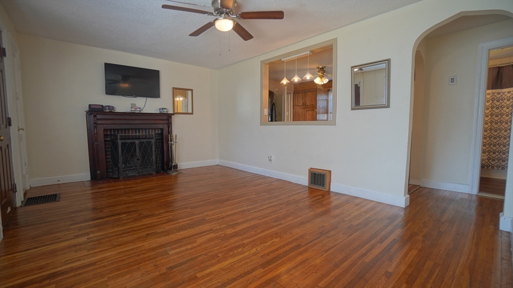 90 Bessemer Street Springfield, MA 01104 - Photo 6 of 42