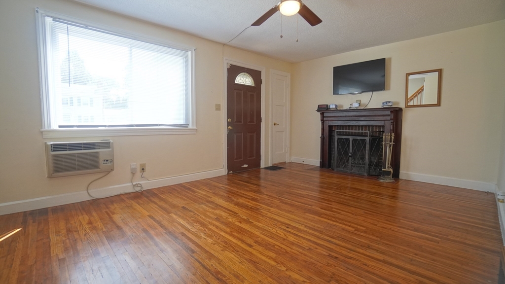 90 Bessemer Street Springfield, MA 01104 - Photo 7 of 42