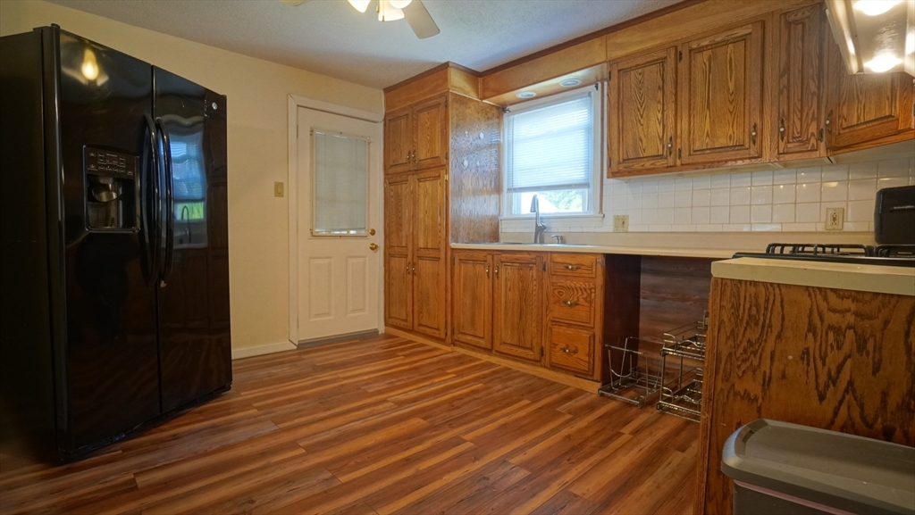 90 Bessemer Street Springfield, MA 01104 - Photo 9 of 42