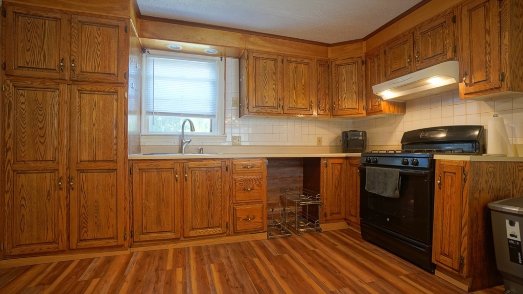 90 Bessemer Street Springfield, MA 01104 - Photo 10 of 42