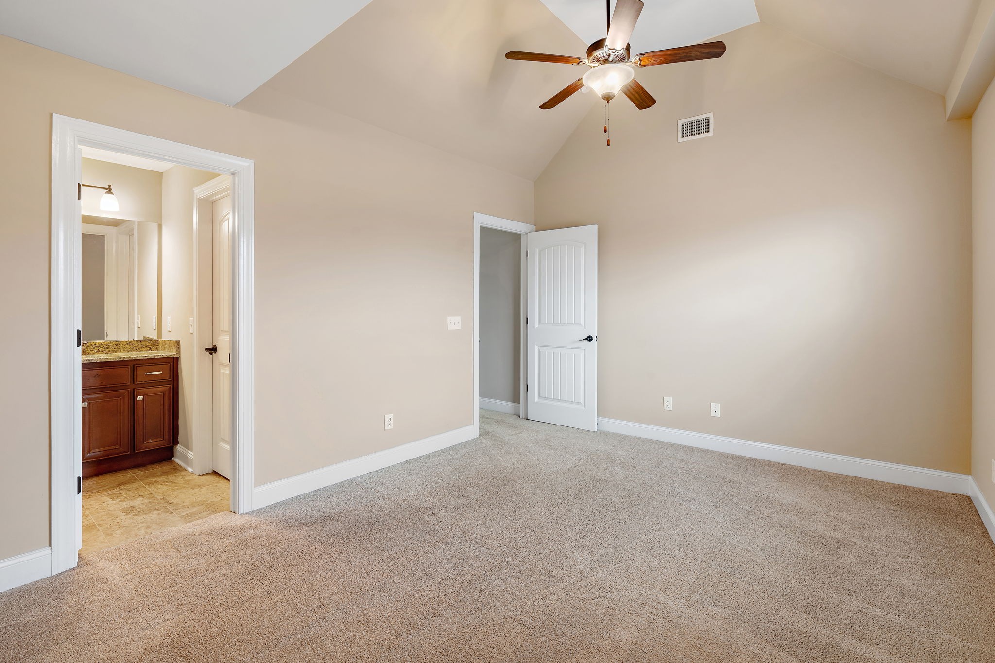 7670 Knobdate Road Smyrna, TN 37167 - Photo 19 of 29 an empty room with closet and a ceiling fan