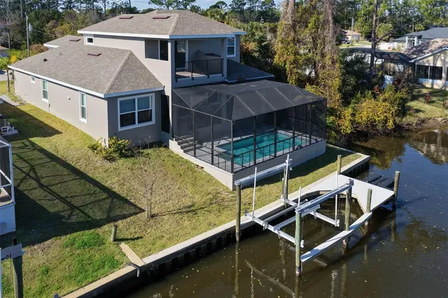 a picture of a bench in front of building