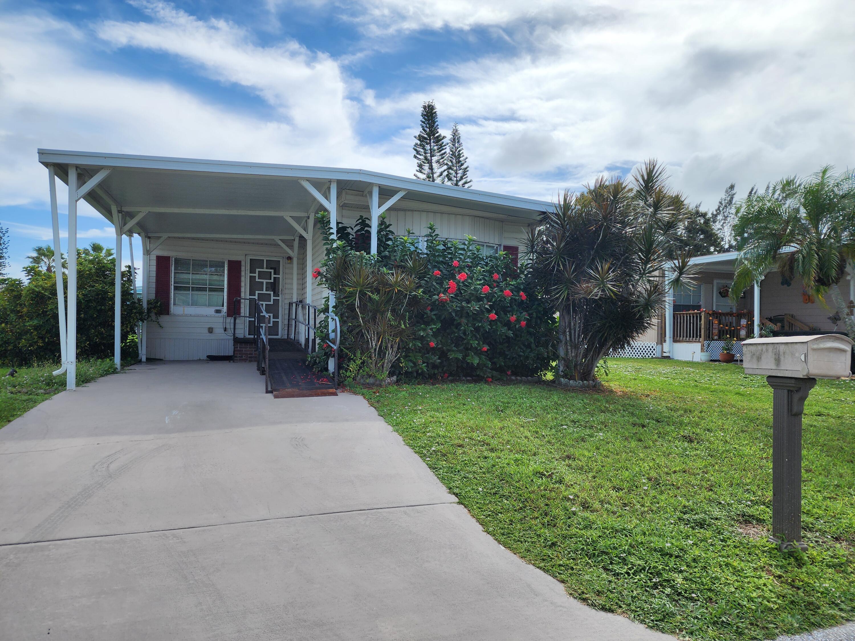 8 Del Sol Port St. Lucie, FL 34952 - Photo 1 of 18 1000039448