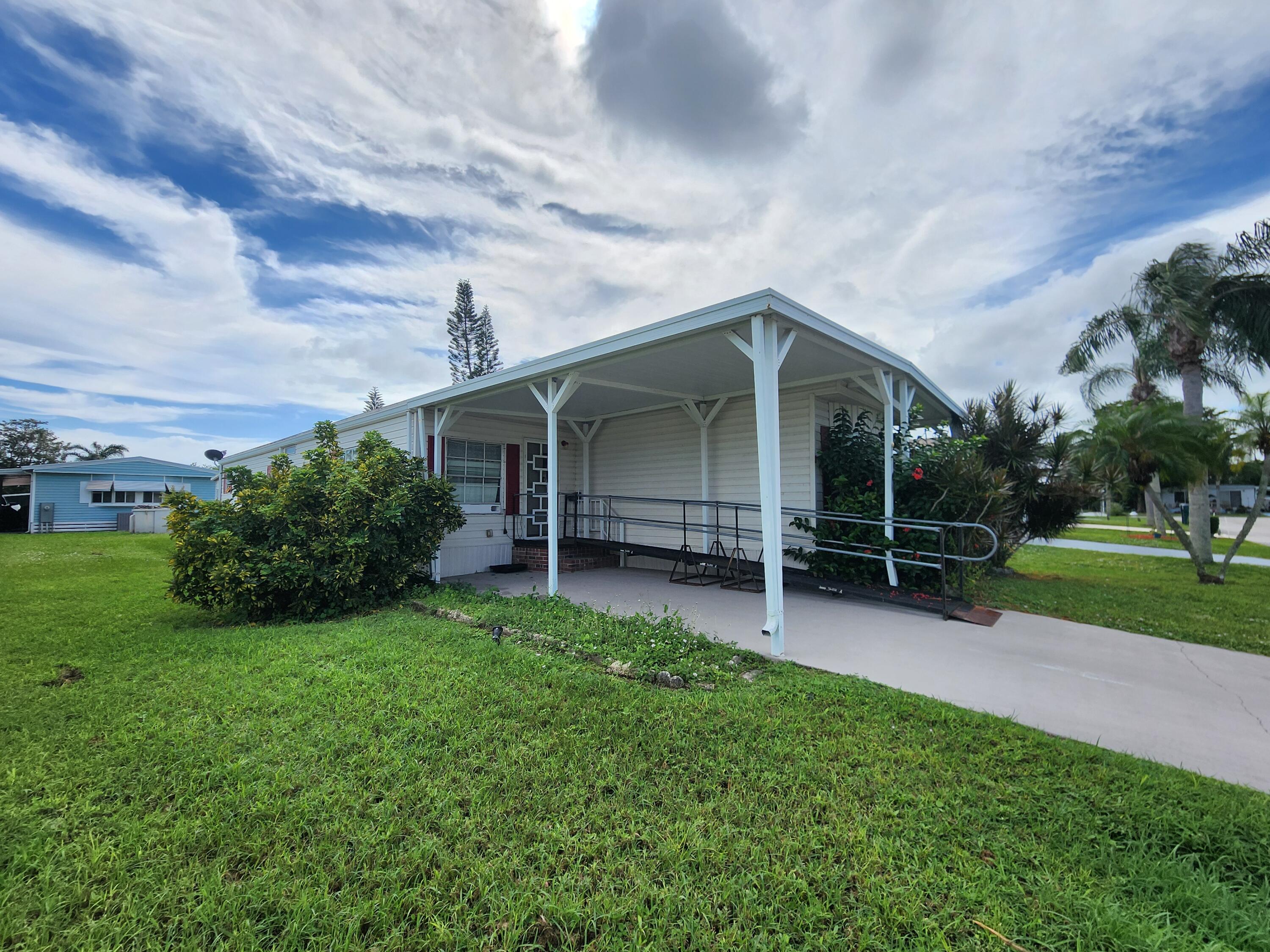 8 Del Sol Port St. Lucie, FL 34952 - Photo 2 of 18 1000039450
