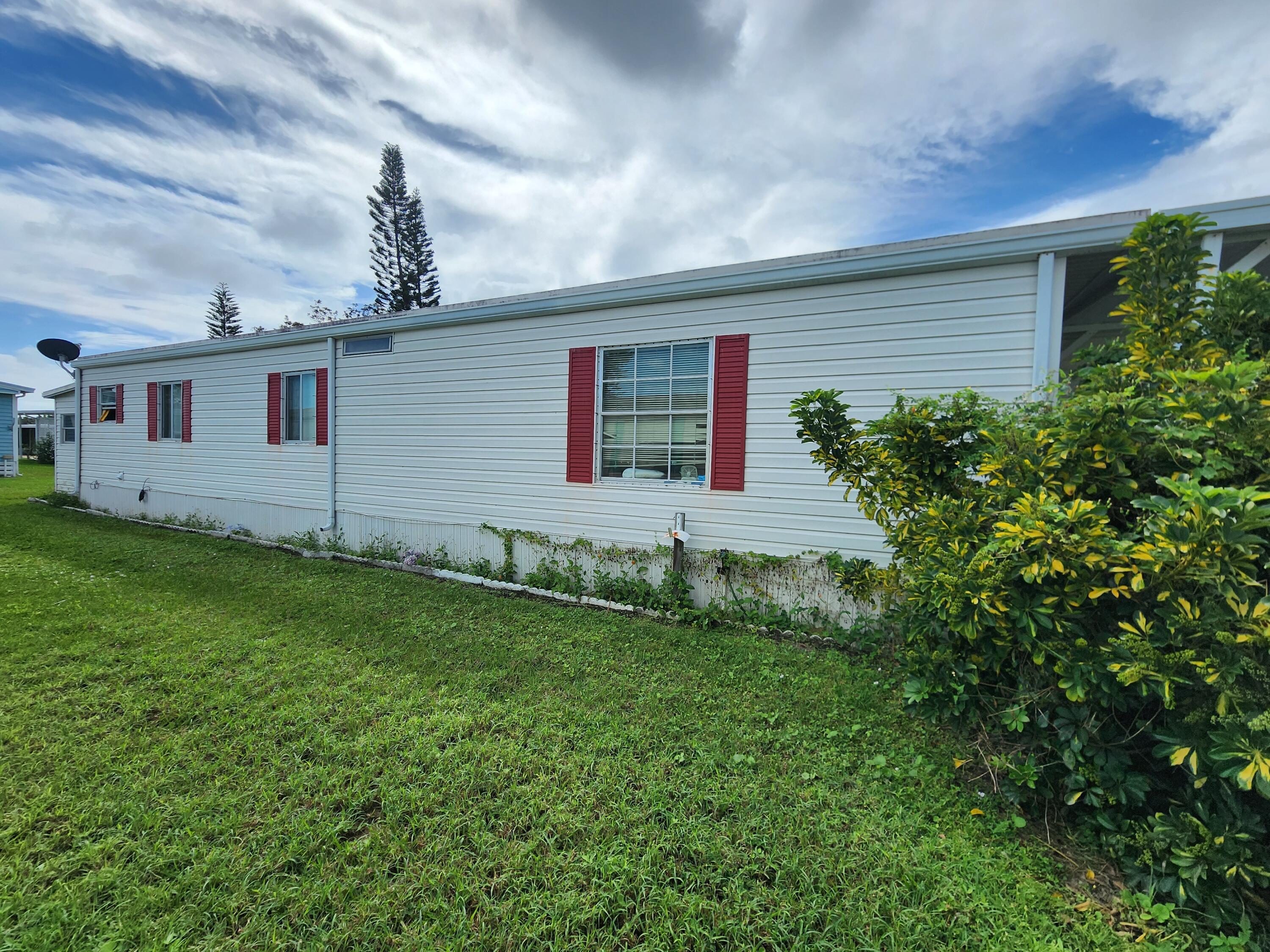 8 Del Sol Port St. Lucie, FL 34952 - Photo 3 of 18 1000039451