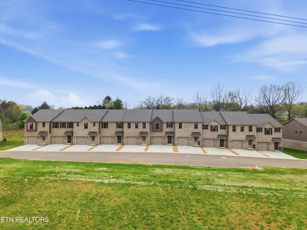 $299,900 | 8948 Keenberg Lane, Knoxville, TN 37931