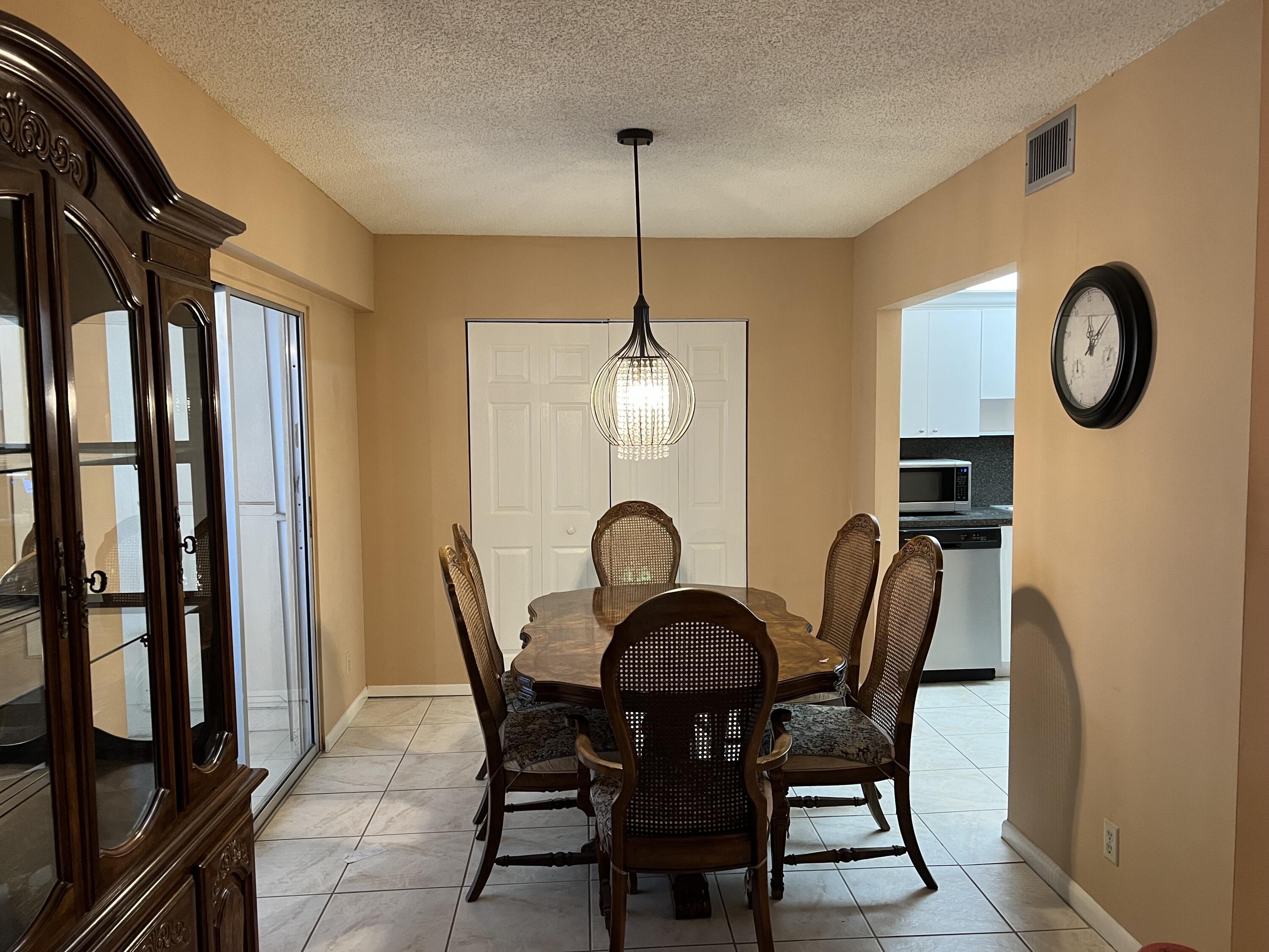 203 Suffolk F, Unit E Boca Raton, FL 33434 - Photo 3 of 27 DININGROOM