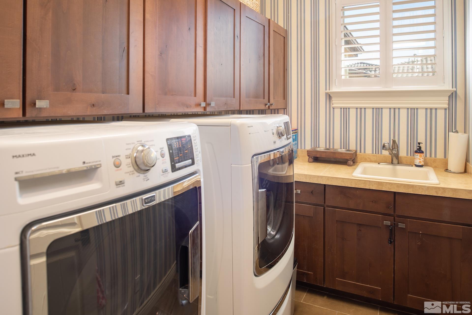 3910 Nature Trail Reno, NV 89511 - Photo 20 of 29 a utility room with dryer and washer