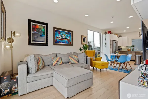 $3,500 | 6500 34th Avenue Southwest, Seattle, WA 98126