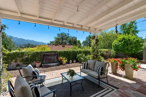 $1,899,000 | 3900 Ferntree Place, Glendale, CA 91214