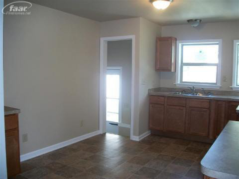 2041 Lambden Road Flint, MI 48532 - Photo 3 of 8 20144533-2.JPG