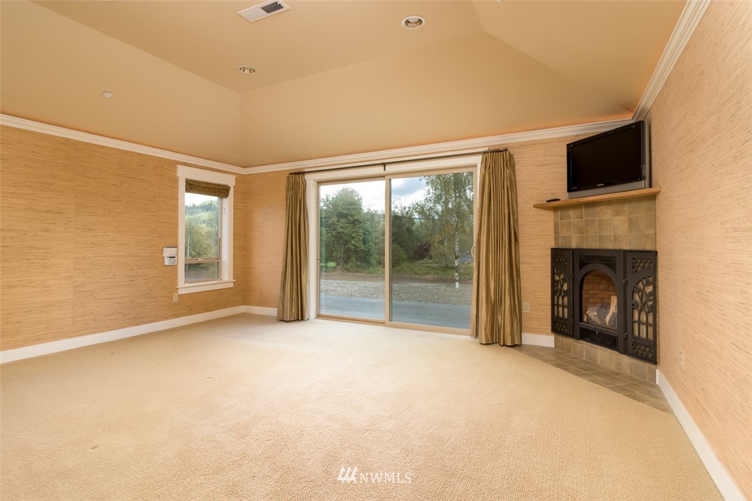 34132 Southeast David Powell Road Fall City, WA 98024 - Photo 11 of 25 Gallery Image 11