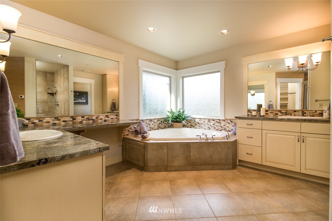 34132 Southeast David Powell Road Fall City, WA 98024 - Photo 13 of 25 Gallery Image 13