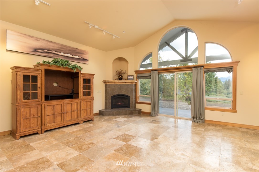 34132 Southeast David Powell Road Fall City, WA 98024 - Photo 4 of 25 Gallery Image 4