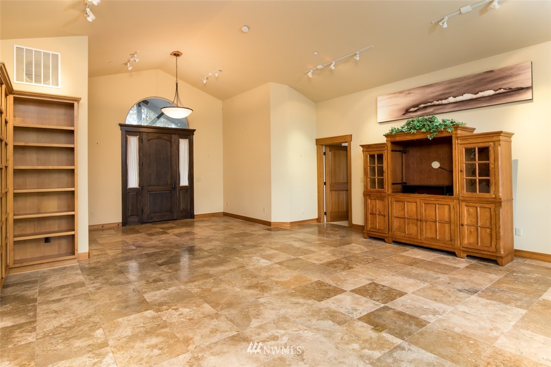 34132 Southeast David Powell Road Fall City, WA 98024 - Photo 5 of 25 Gallery Image 5