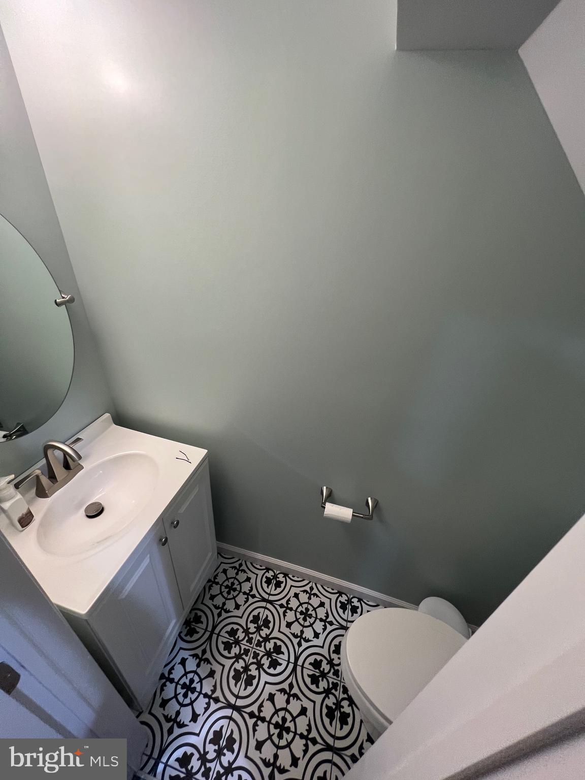 211 East Avon Road Chester, PA 19015 - Photo 2 of 3