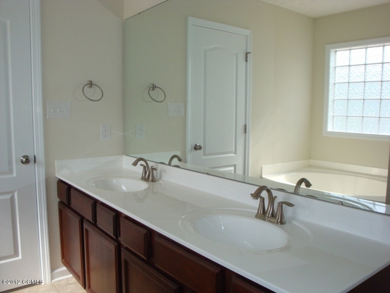 280 Station House Road New Bern, NC 28562 - Photo 7 of 13 Principal Bath with Dual Sinks
