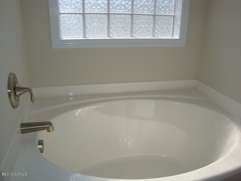 280 Station House Road New Bern, NC 28562 - Photo 9 of 13 Principal Bath - Large Soak Tub