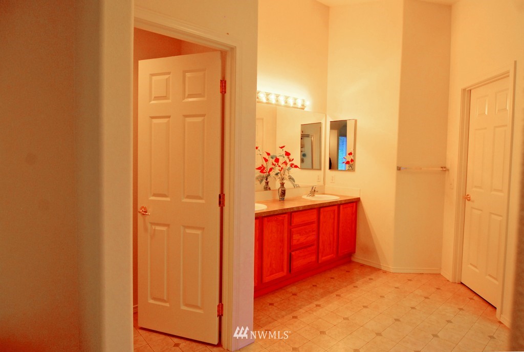 17715 110th Place Southeast Renton, WA 98055 - Photo 11 of 15