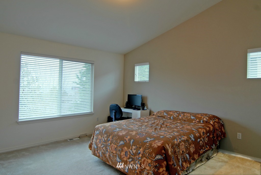 17715 110th Place Southeast Renton, WA 98055 - Photo 10 of 15