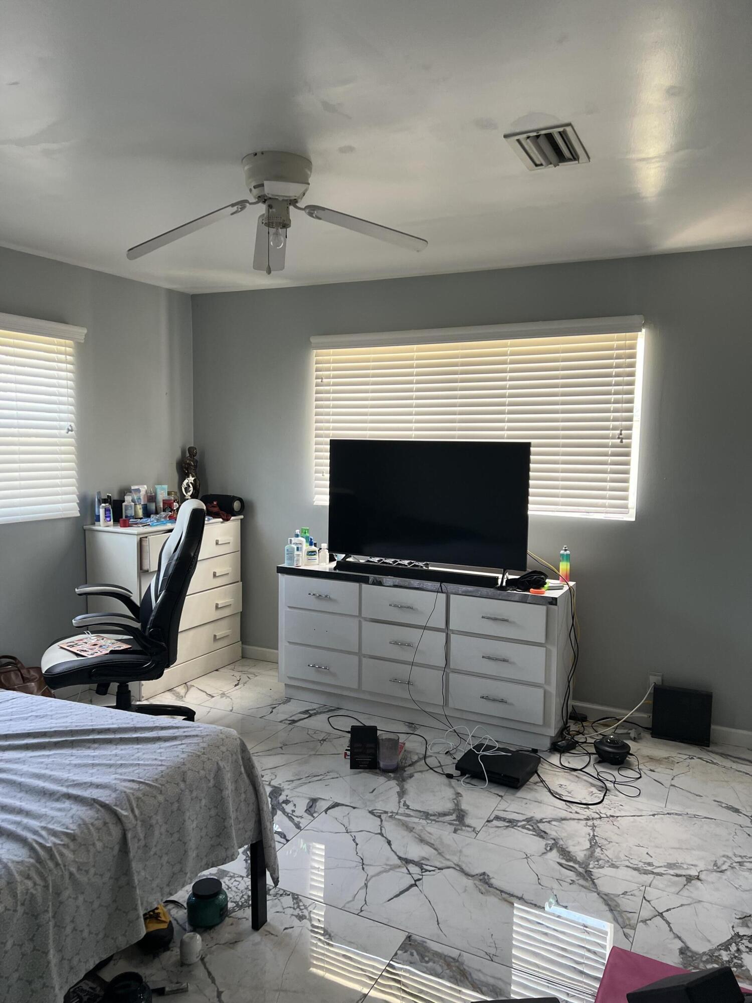 1075 West 26th Street Riviera Beach, FL 33404 - Photo 4 of 18 IMG-0440