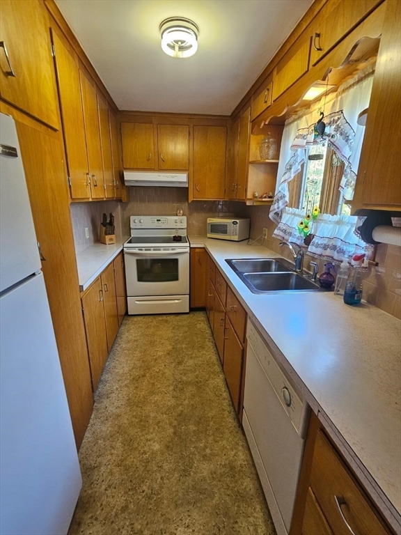 547 Robeson Street, Unit 1 Fall River, MA 02720 - Photo 2 of 13