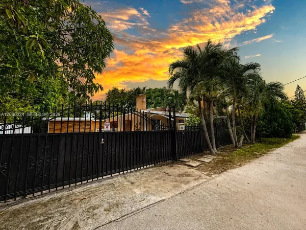 $4,000 | 738 Northeast 83rd Terrace, Miami, FL 33138