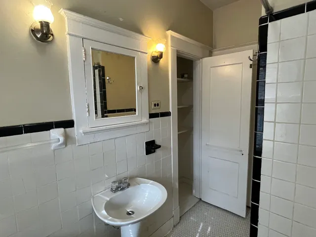 $229,900 | 469 North Willett Street, Memphis, TN 38112