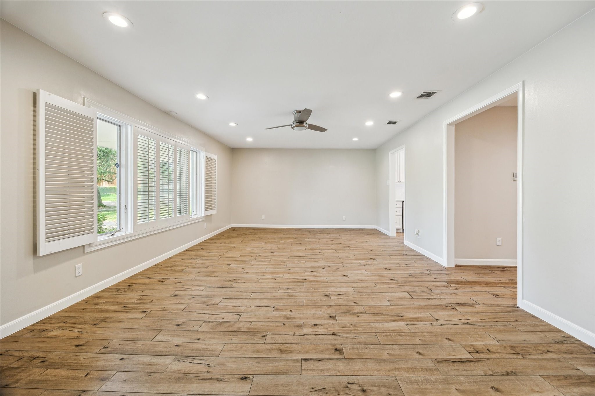 5118 Indigo Street Houston, TX 77096 - Photo 4 of 20