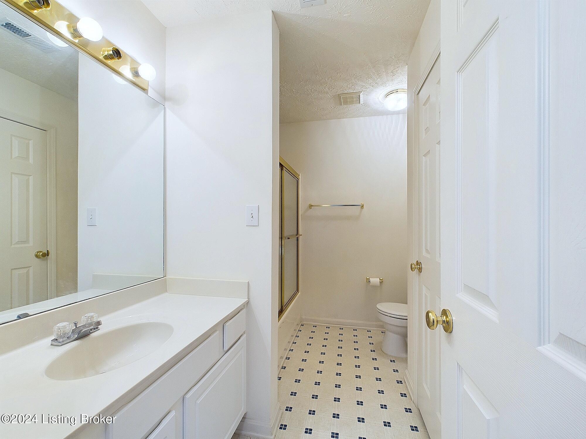 7316 Quindero Run Road Louisville, KY 40228 - Photo 10 of 19 Upstairs bathroom