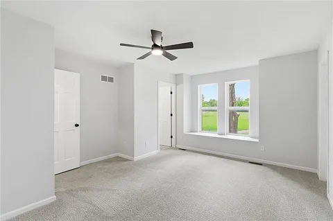 $325,000 | 328 East Main Street, Smithville, MO 64089