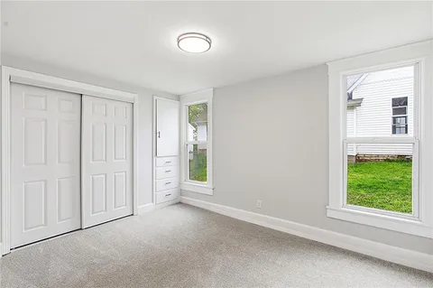 $325,000 | 328 East Main Street, Smithville, MO 64089