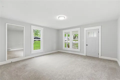 $325,000 | 328 East Main Street, Smithville, MO 64089