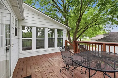 $325,000 | 328 East Main Street, Smithville, MO 64089