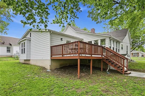 $325,000 | 328 East Main Street, Smithville, MO 64089