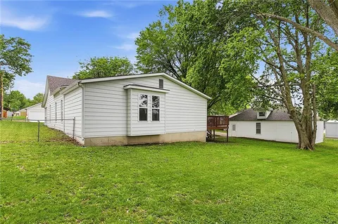 $325,000 | 328 East Main Street, Smithville, MO 64089