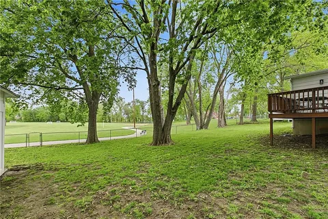 $325,000 | 328 East Main Street, Smithville, MO 64089