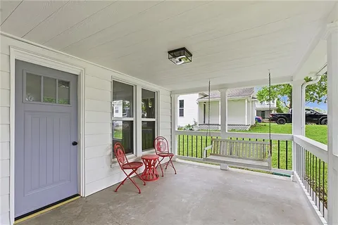 $325,000 | 328 East Main Street, Smithville, MO 64089