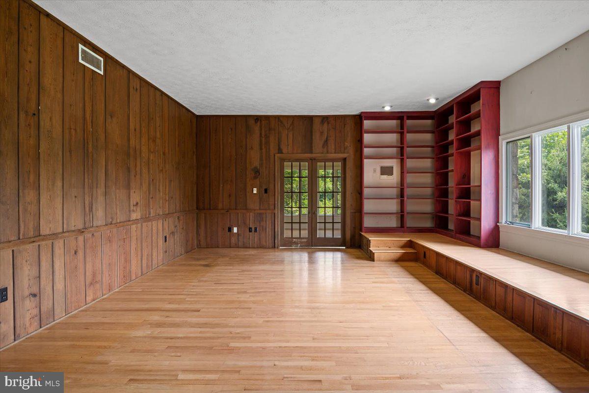 547 Apple Pie Ridge Road Winchester, VA 22603 - Photo 17 of 60 Family Room