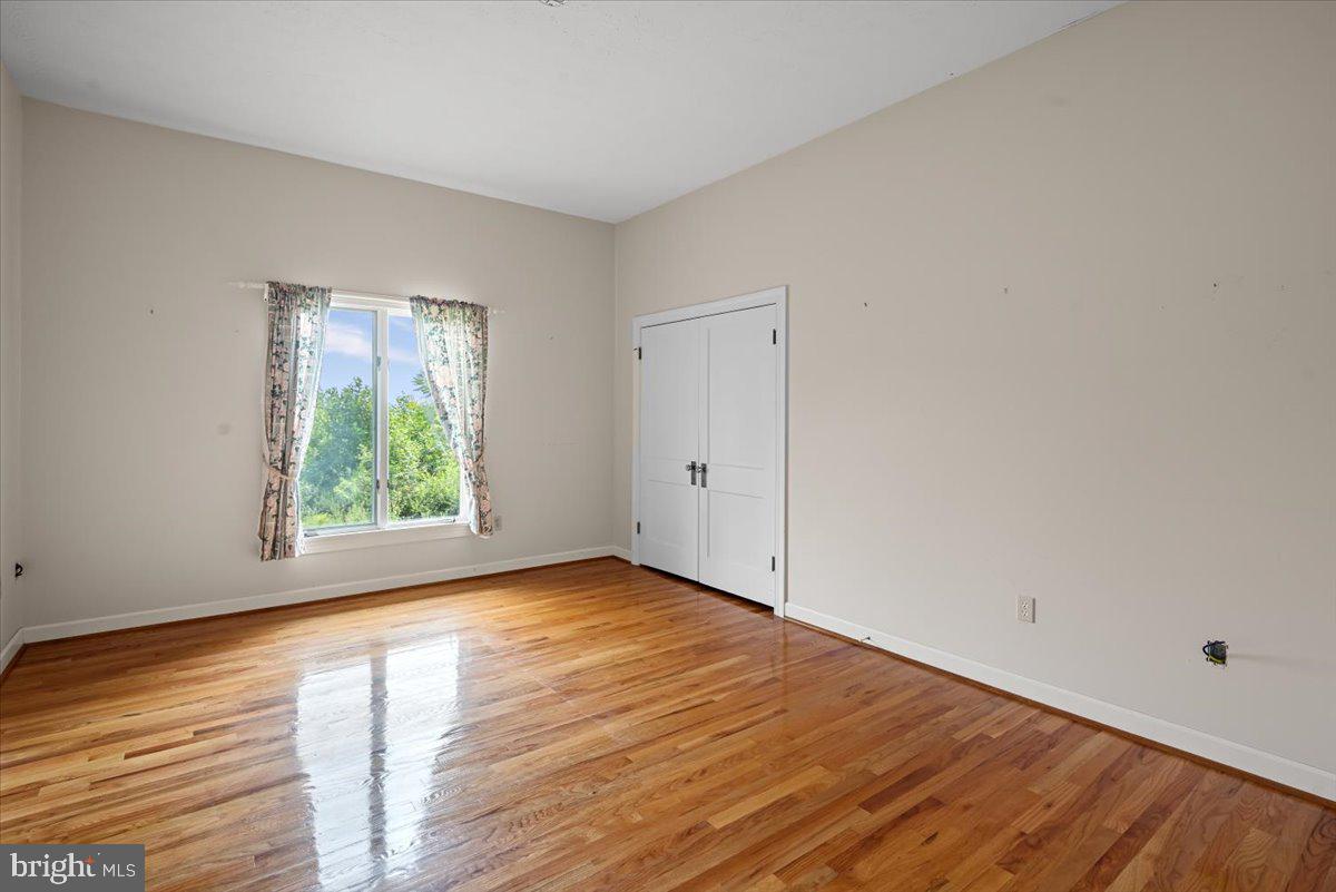 547 Apple Pie Ridge Road Winchester, VA 22603 - Photo 22 of 60 Guest Bedroom 1